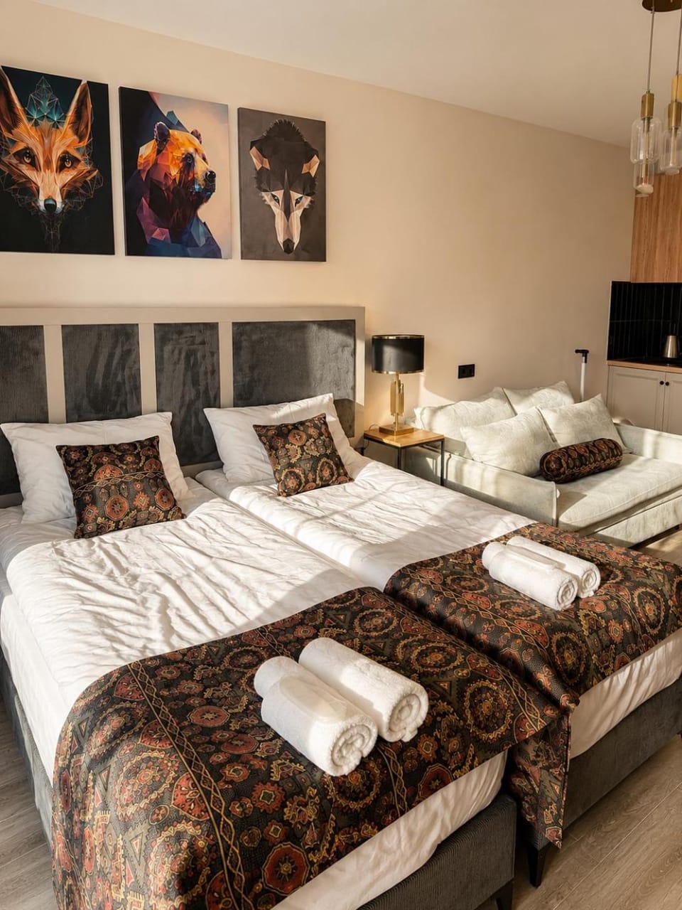Bed, Bedroom, towels