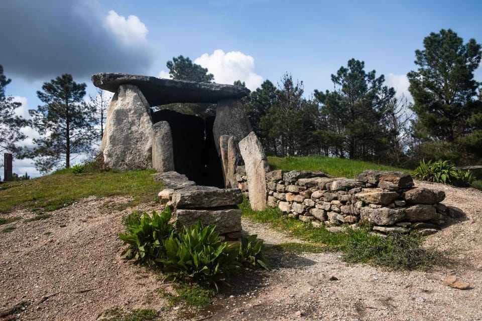 Nearby landmark, Day, Natural landscape