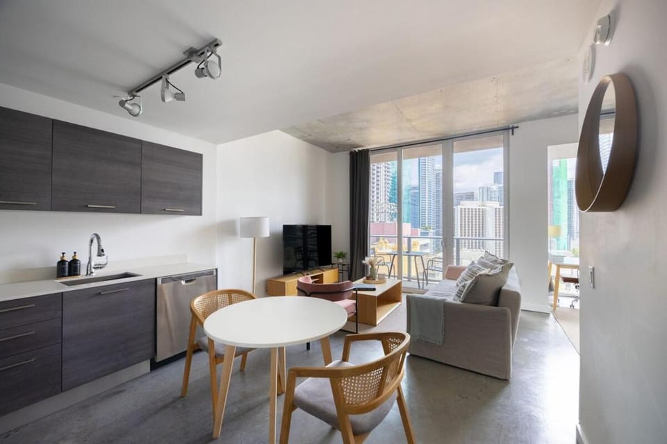 Stylish Pool Stay Near Brickell & Beach Apartment in Miami