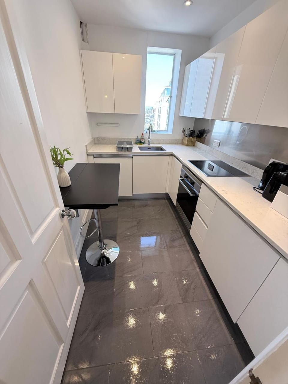 Flat 91 Park Mansion Apartment in City of Westminster