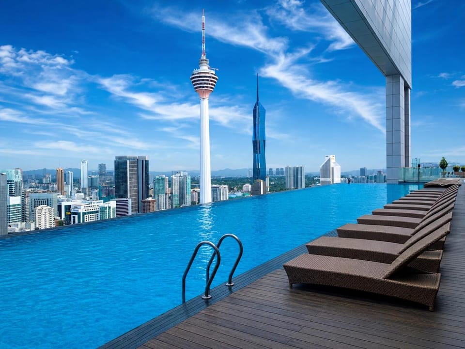 Nearby landmark, Day, Natural landscape, View (from property/room), Balcony/Terrace, City view, Pool view, Swimming pool, sunbed