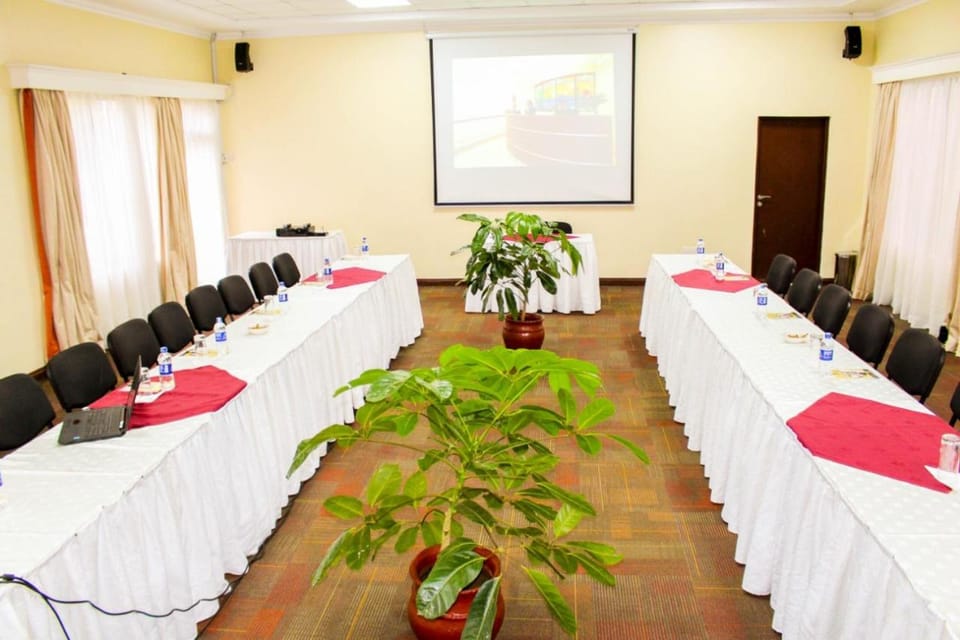 Business facilities, On site, Meeting/conference room, Non alcoholic drinks, Location