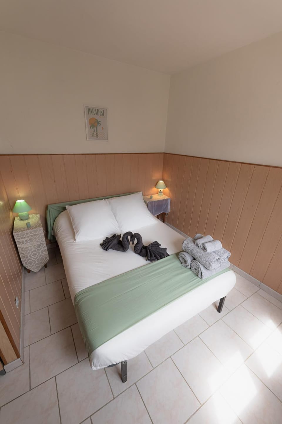 Bed, storage, storage, towels, towels