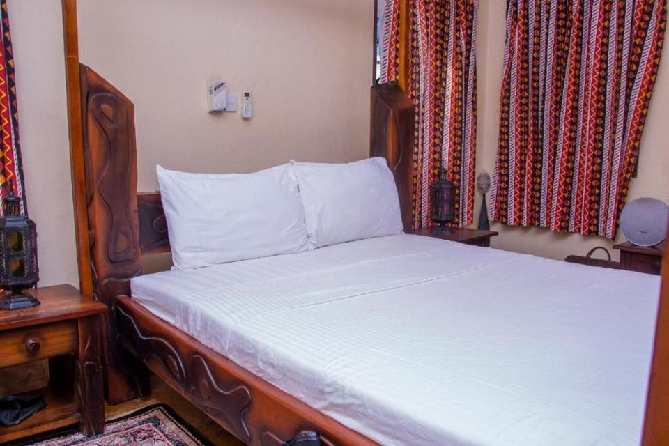 Jumbo Art S Villas Hotel in Diani Beach