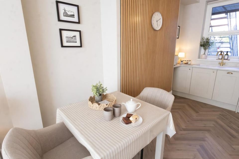 Elegant Cardigan Stay Coastal and Castle Walks Apartment in Cardigan