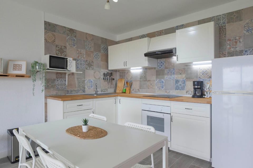 Kitchen or kitchenette, Living room