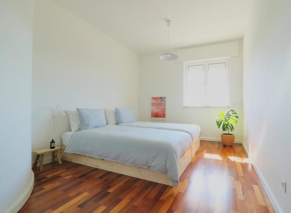 Mid-Century Luxury Condo w Setúbal Panoramic View Apartment in Palmela