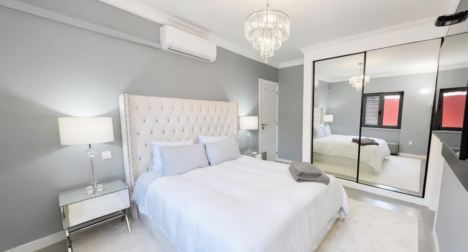 Bed, TV and multimedia, Photo of the whole room, Bedroom, wardrobe, air conditioner