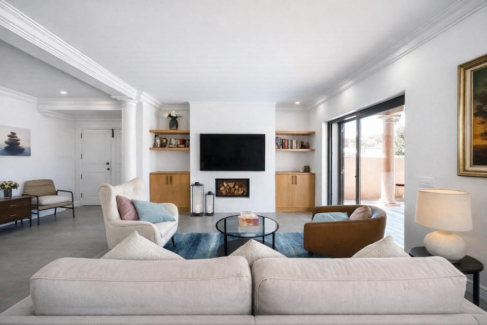 Communal lounge/ TV room, TV and multimedia, Living room, Evening entertainment