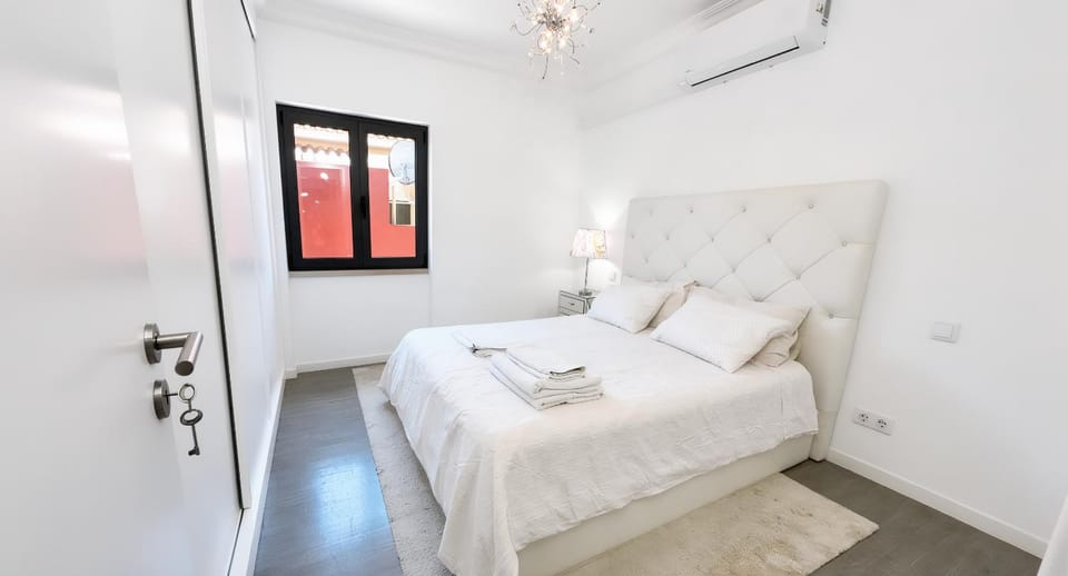 Bed, Photo of the whole room, Bedroom, towels, air conditioner