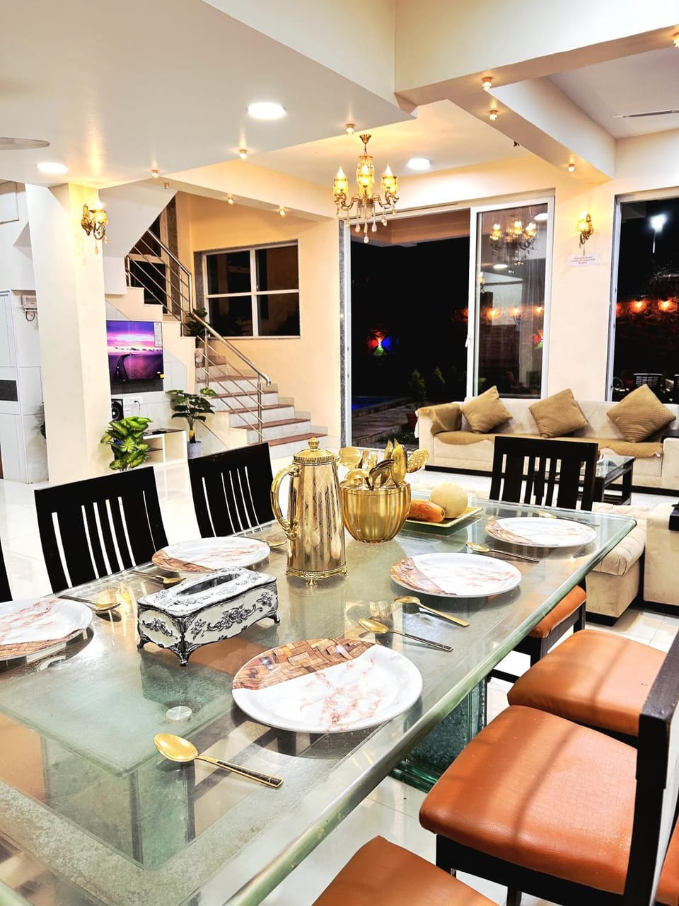 Living room, Dining area