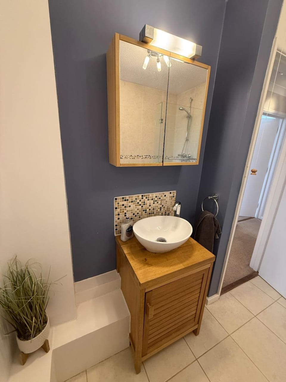 Light & Spacious Flat, Walk to Town & Parking Apartment in Winchester