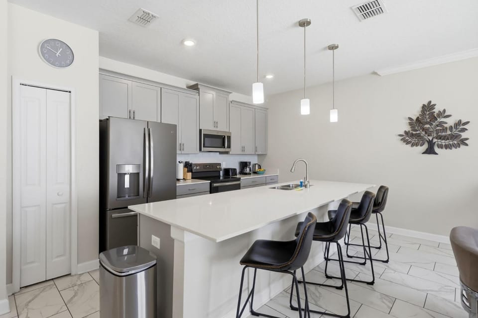 New Oasis Retreat Escape - Private Pool - Walk to Clubhouse - Sleeps 10 House in Osceola County