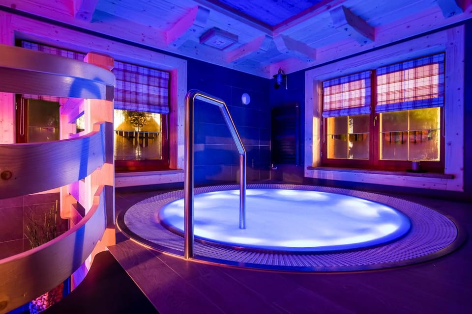 Hot Tub, Sauna, Steam room, Spa and wellness centre/facilities