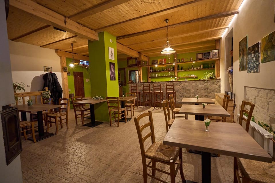Restaurant/places to eat, Restaurant/places to eat, Banquet/Function facilities