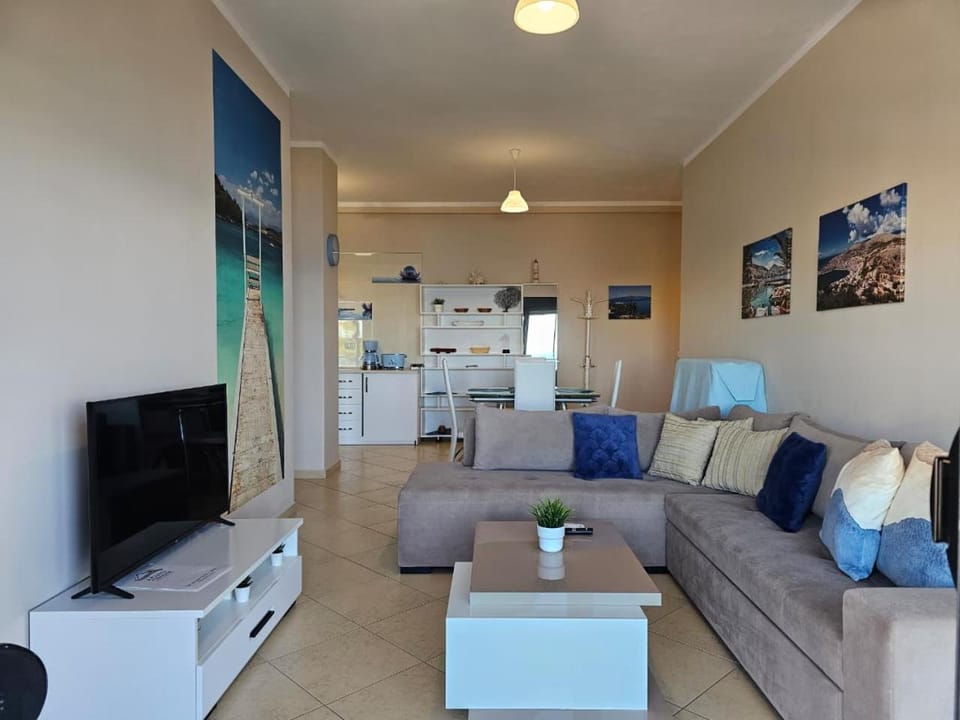 TV and multimedia, Kitchen or kitchenette, Living room, Dining area