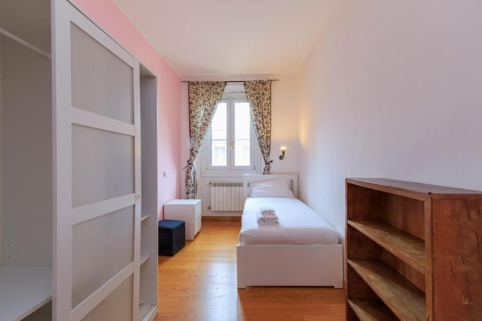 Xenia Milano - 3 rooms apt in Via Broggi 15 Apartment in Milan