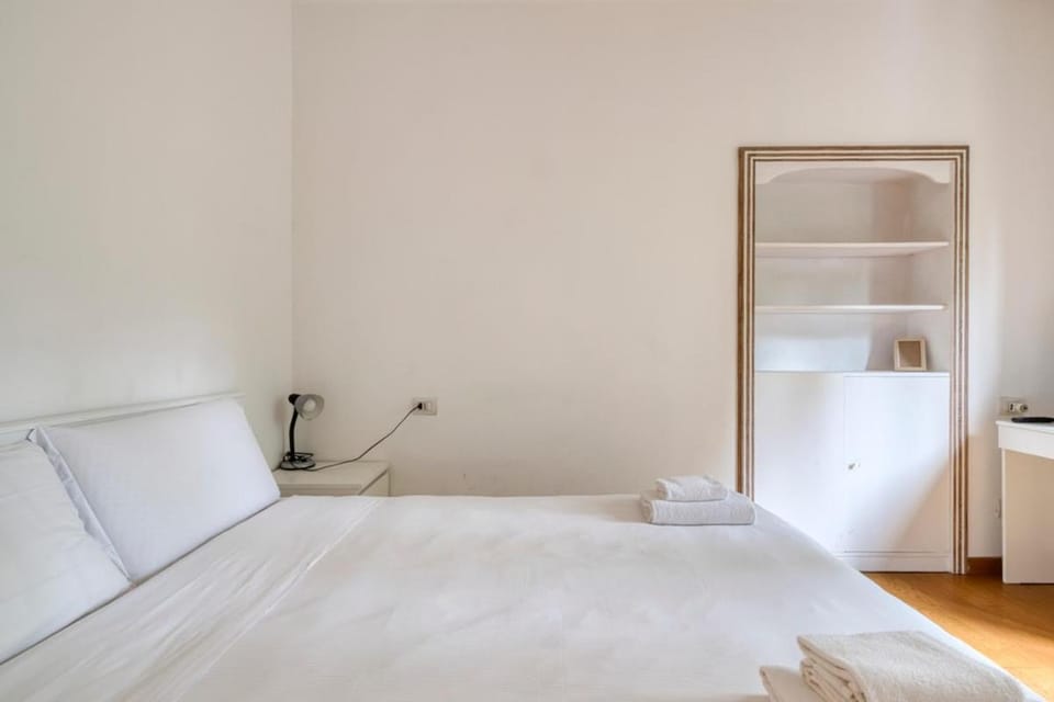 Xenia Milano - 3 rooms apt in Via Broggi 15 Apartment in Milan
