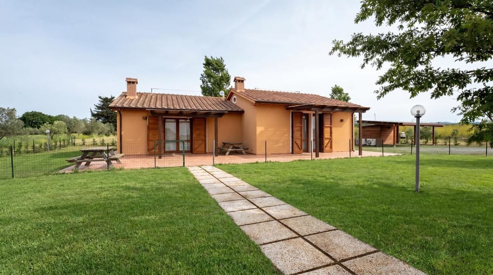 Property building, Patio, Day, Natural landscape, Garden, Garden view