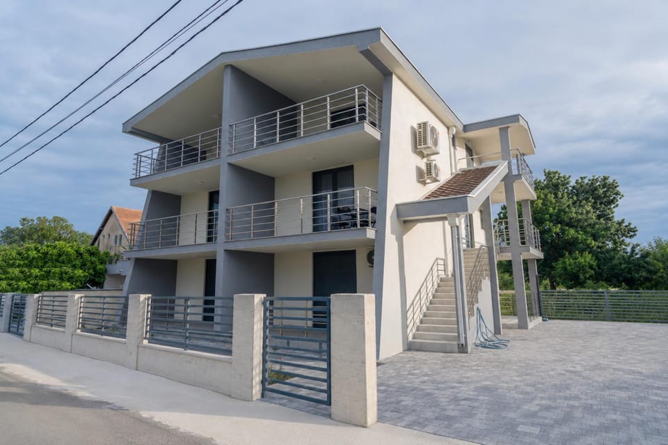 Property building, Day
