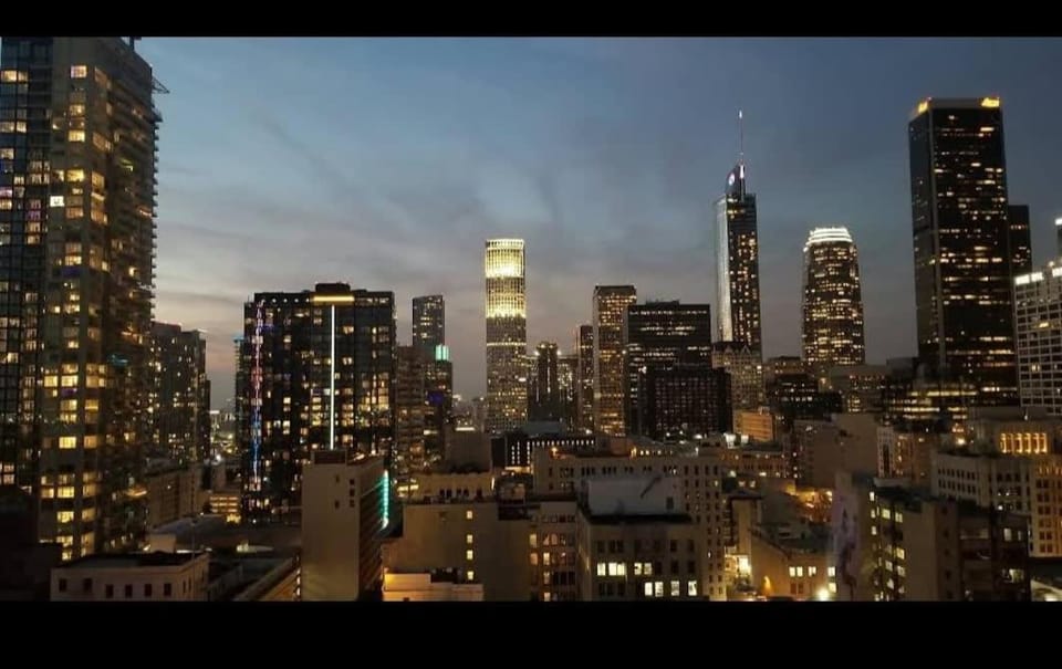 Snazzy 3BR City apt w Pool Spa Rooftop Lookout Apartment in Los Angeles