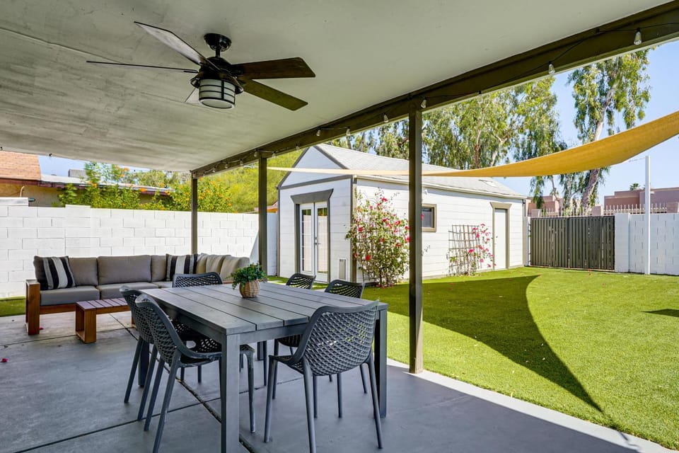 Backyard Oasis! Group Retreat Near Tempe Town Lake House in Tempe