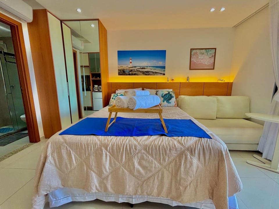 Bed, TV and multimedia, View (from property/room), Living room, Photo of the whole room, Decorative detail, Seating area, Dining area, Bedroom, City view, Sea view, flat iron, hair dryier, internet, locker, towels, wardrobe, air conditioner