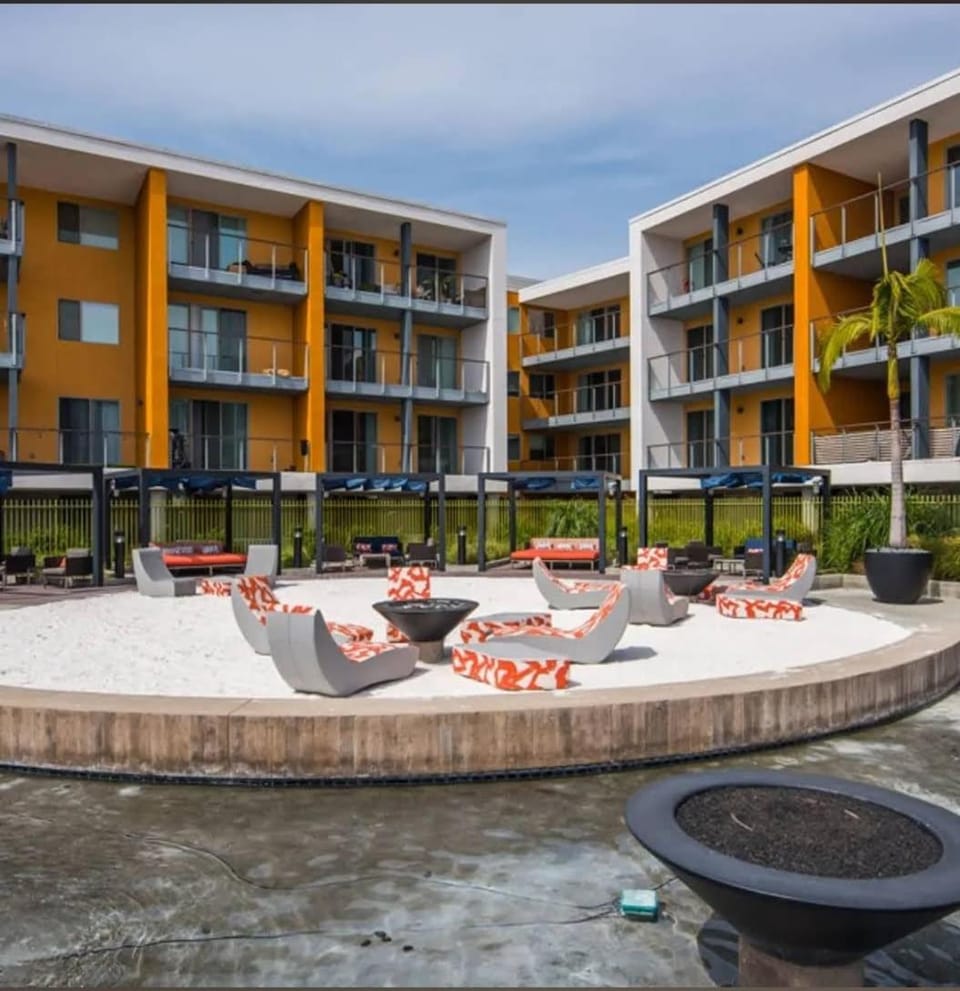Cozy 2BR Apt Marina Del Rey with pool and hot tub Apartment in Marina del Rey