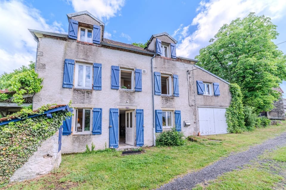 Le Sichon - Piscine - Petfriendly - Wifi House in Auvergne-Rhône-Alpes