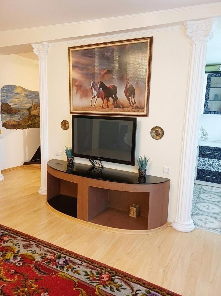Spacious Apartment near Sarzhyn Yar, Botanic Garden Apartment in Kharkiv
