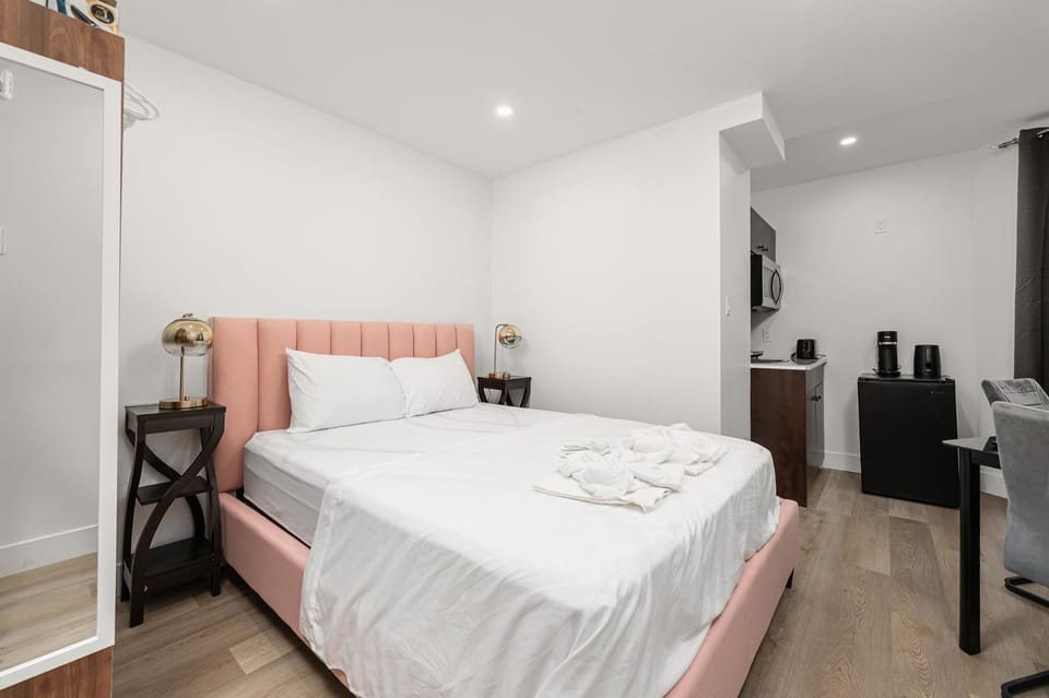 Bonjour Plateau Hotel Hotel in Laval