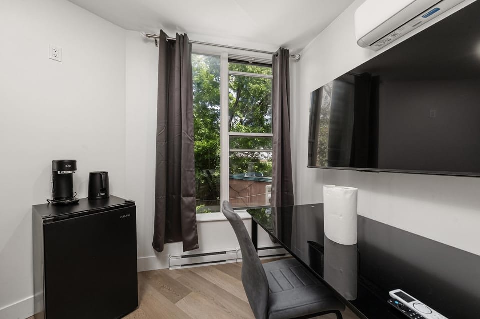 Bonjour Plateau Hotel Hotel in Laval