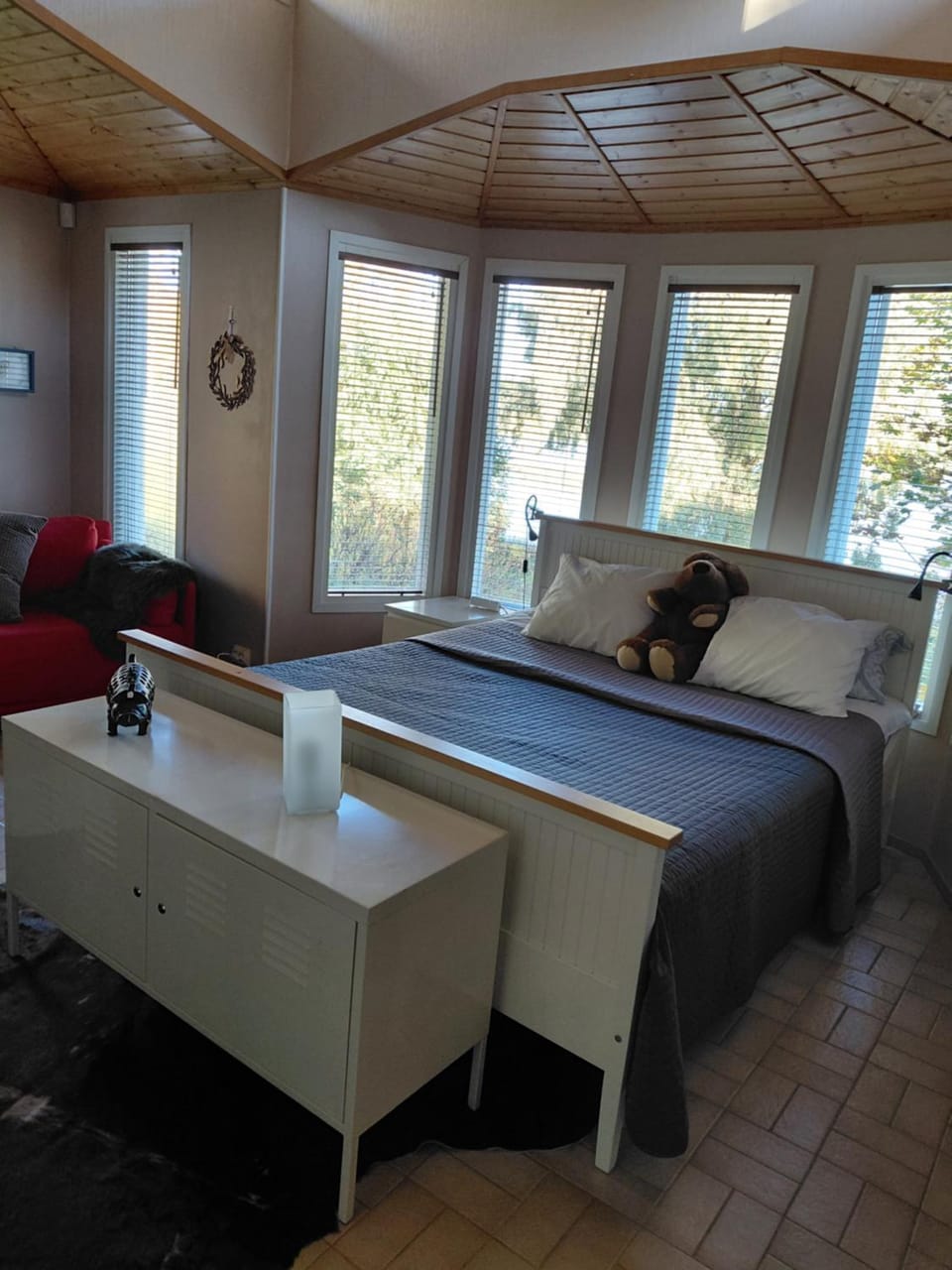 Luxury Sauna Cottage right by the Beach near by the Mannorhouse Environment House in Finland