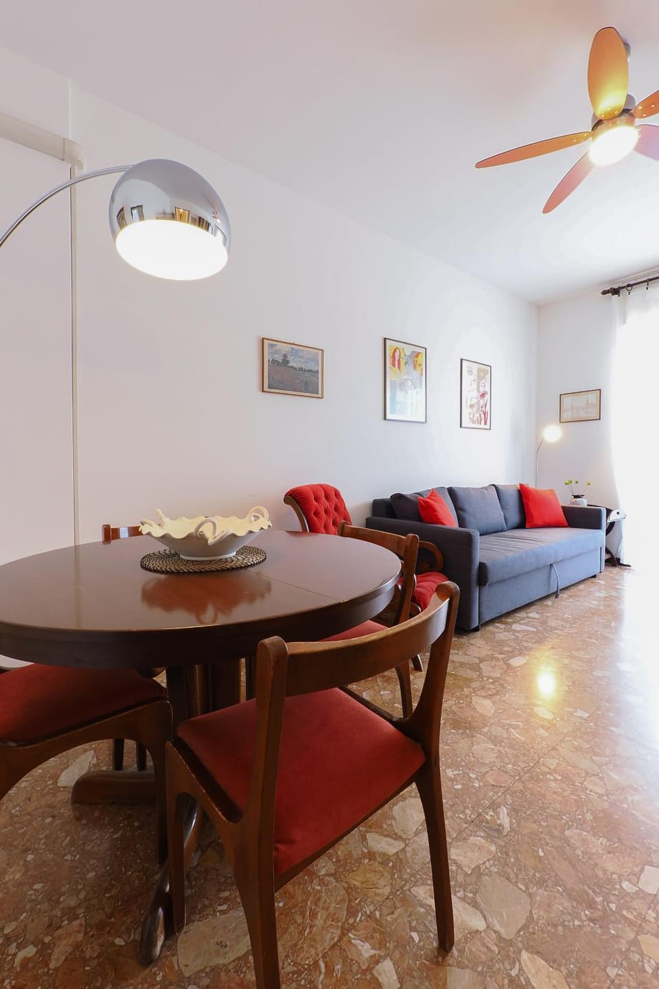 Living room, Seating area, Dining area, internet