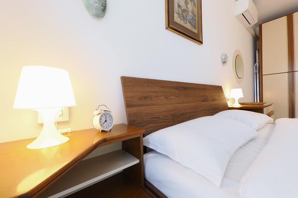 Bed, Photo of the whole room, Bedroom, air conditioner