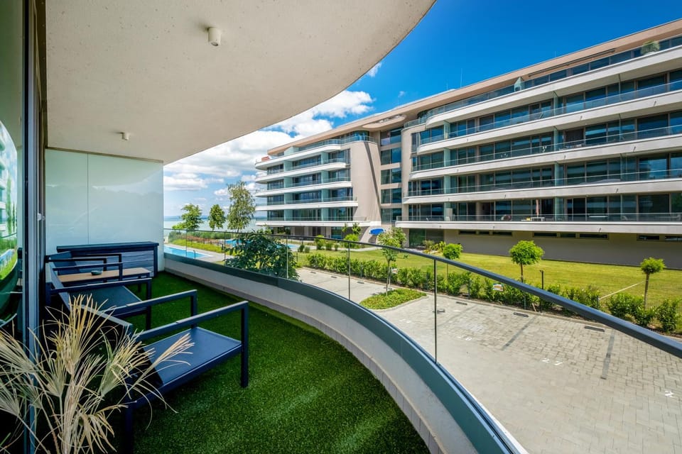 Balcony/Terrace, Garden view