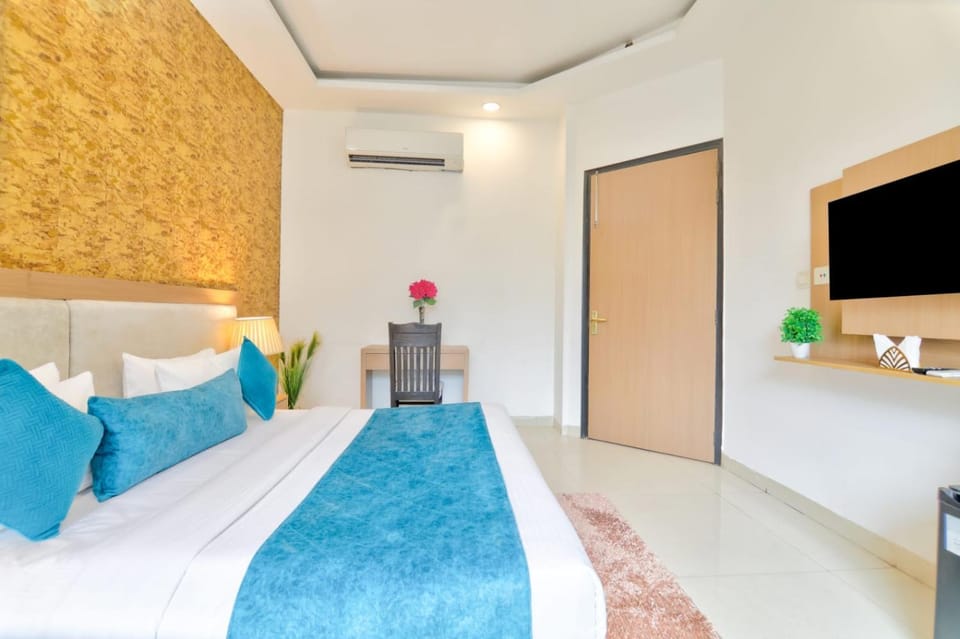 Communal lounge/ TV room, Bed, TV and multimedia, Photo of the whole room, Evening entertainment, Bedroom, air conditioner