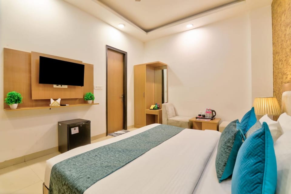Communal lounge/ TV room, Bed, TV and multimedia, Photo of the whole room, Evening entertainment, Bedroom