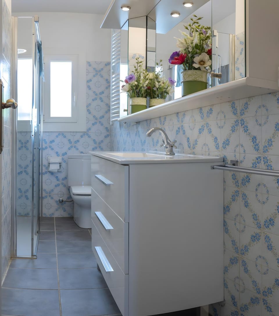 Bathroom, Living room
