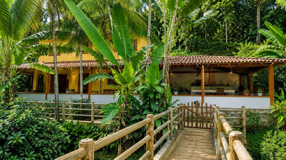 Casa Exclusiva em Paraty com Área Gourmet e Riacho House in State of Rio de Janeiro