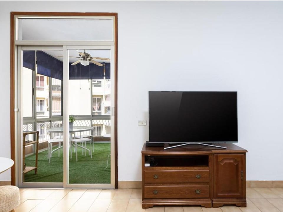 Communal lounge/ TV room, TV and multimedia, Dining area