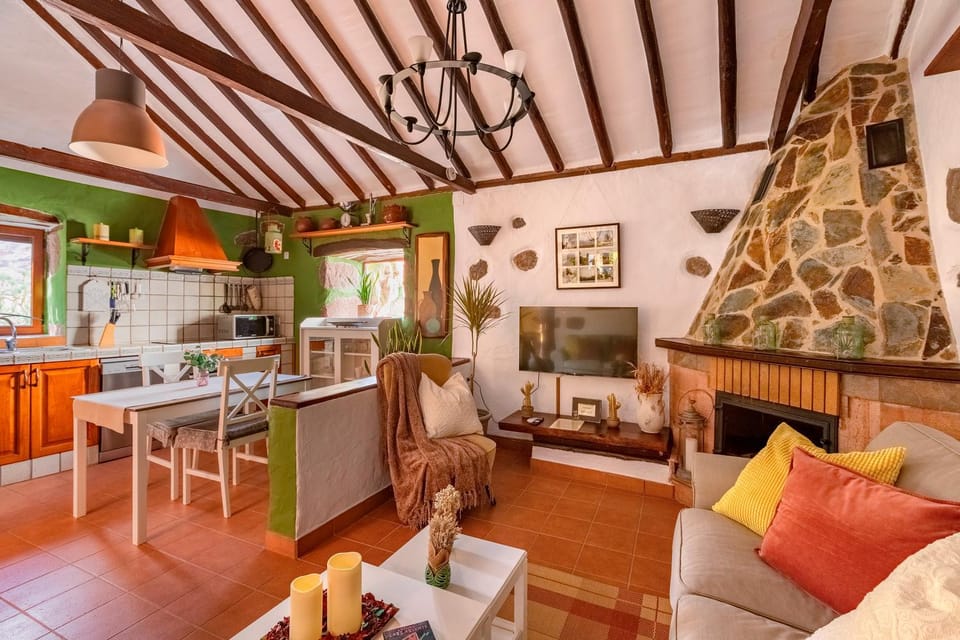 Kitchen or kitchenette, Living room, Seating area, Dining area, minibar, pet friendly, stove