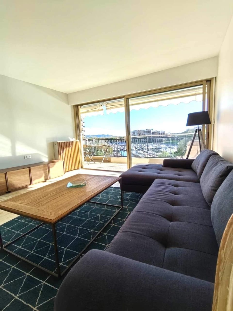 Longstay Cannes marinacom 150 days minimum in winter Apartment 50 m2 for 2 p maximum Marina view, Swimming pool, Wi-Fi, Air co Parking Apartment in Mandelieu-La Napoule