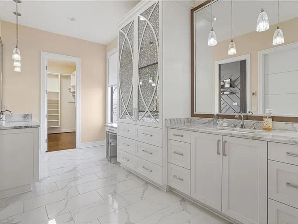 Luxury Mansion Available with Pool, Gym & More Villa in Buckhead
