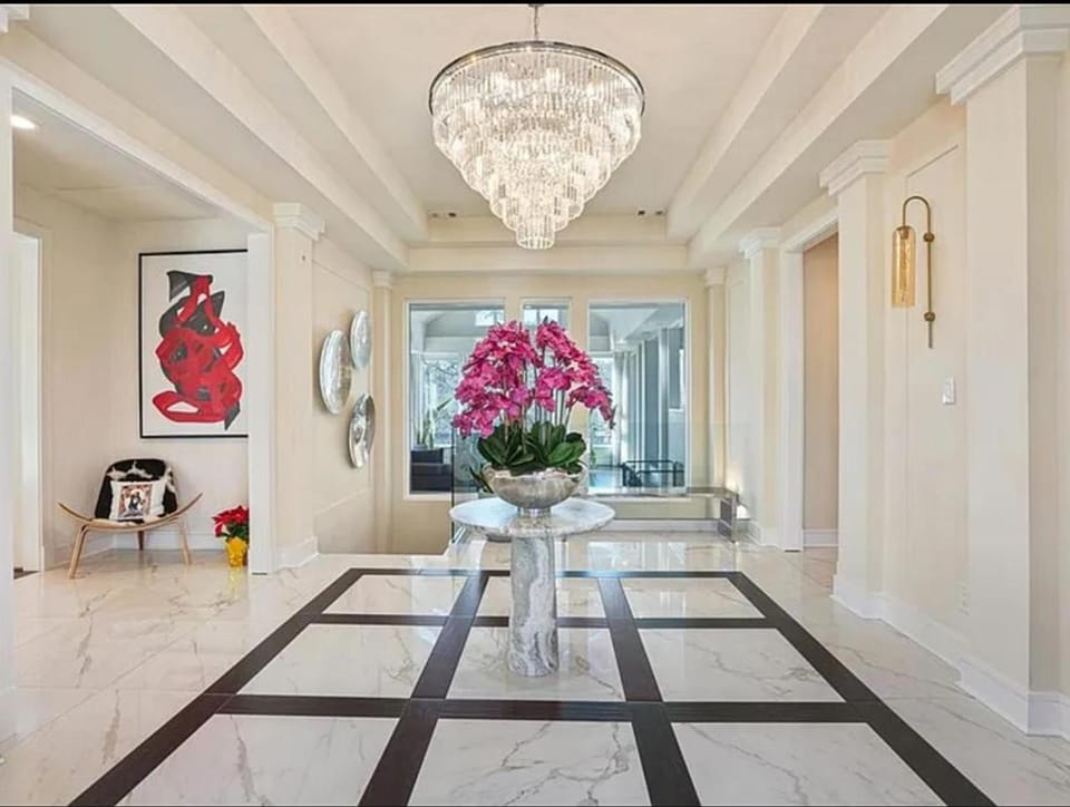 Luxury Mansion Available with Pool, Gym & More Villa in Buckhead
