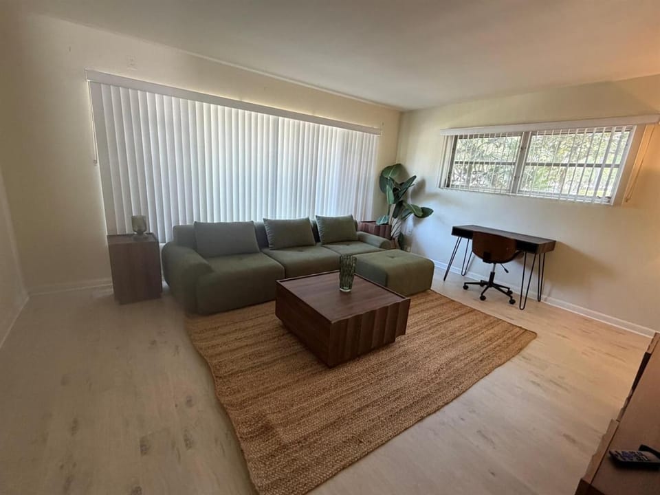 Mid Term Rental 2 Bedroom Retreat Steps to Lake Eola Thornton Park Apartment in Orlando