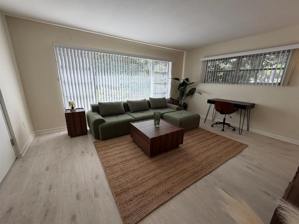 Mid Term Rental 2 Bedroom Retreat Steps to Lake Eola Thornton Park Apartment in Orlando