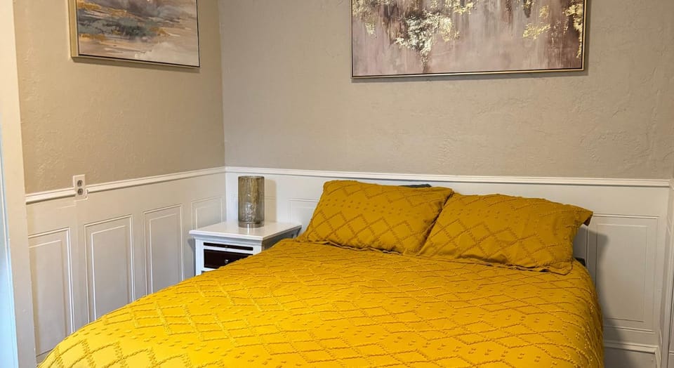 Downtown Private Efficiency Studio Lake Eola Central Business District Apartment in Orlando