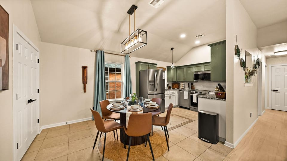 Luxury 3BR OKC Retreat w Patio & Gaming House in Oklahoma City