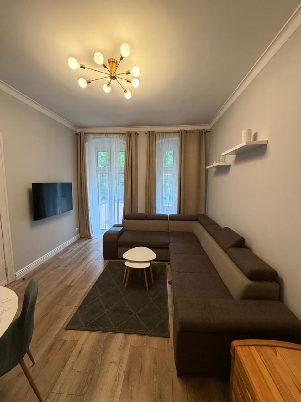 Bed, TV and multimedia, Living room